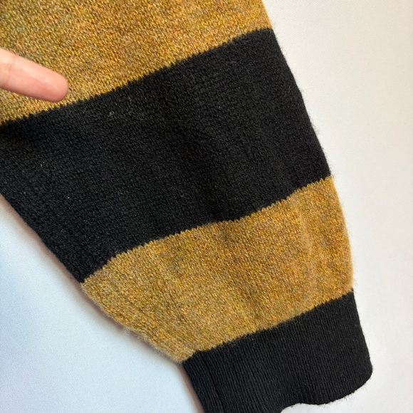 Khaite Sweater Women Sz L Black Gold Stripe 100% Cashmere Crewneck Pullover READ - Picture 9 of 16